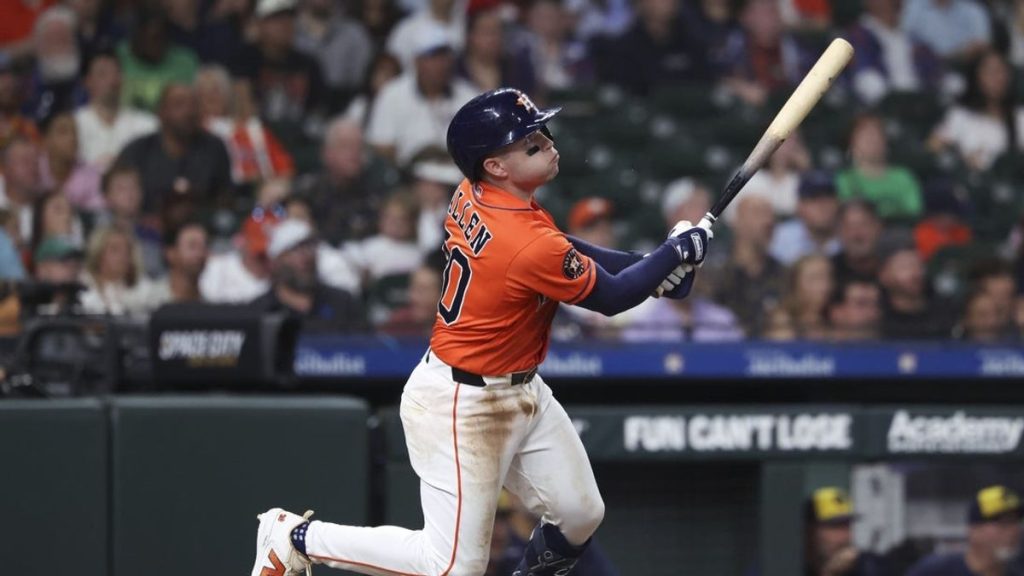 Brice Turang’s sac fly in 10th lifts Brewers past Astros